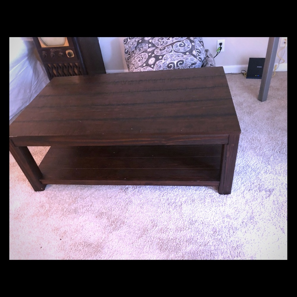 Wood Coffee table. In excellent condition